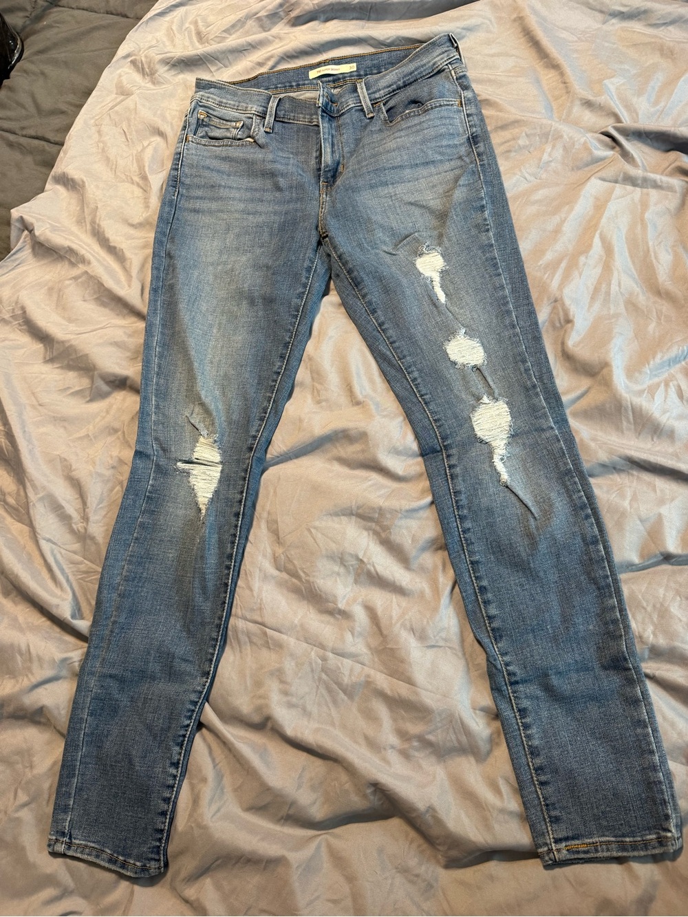 Women’s Levi’s distressed super skinny jeans